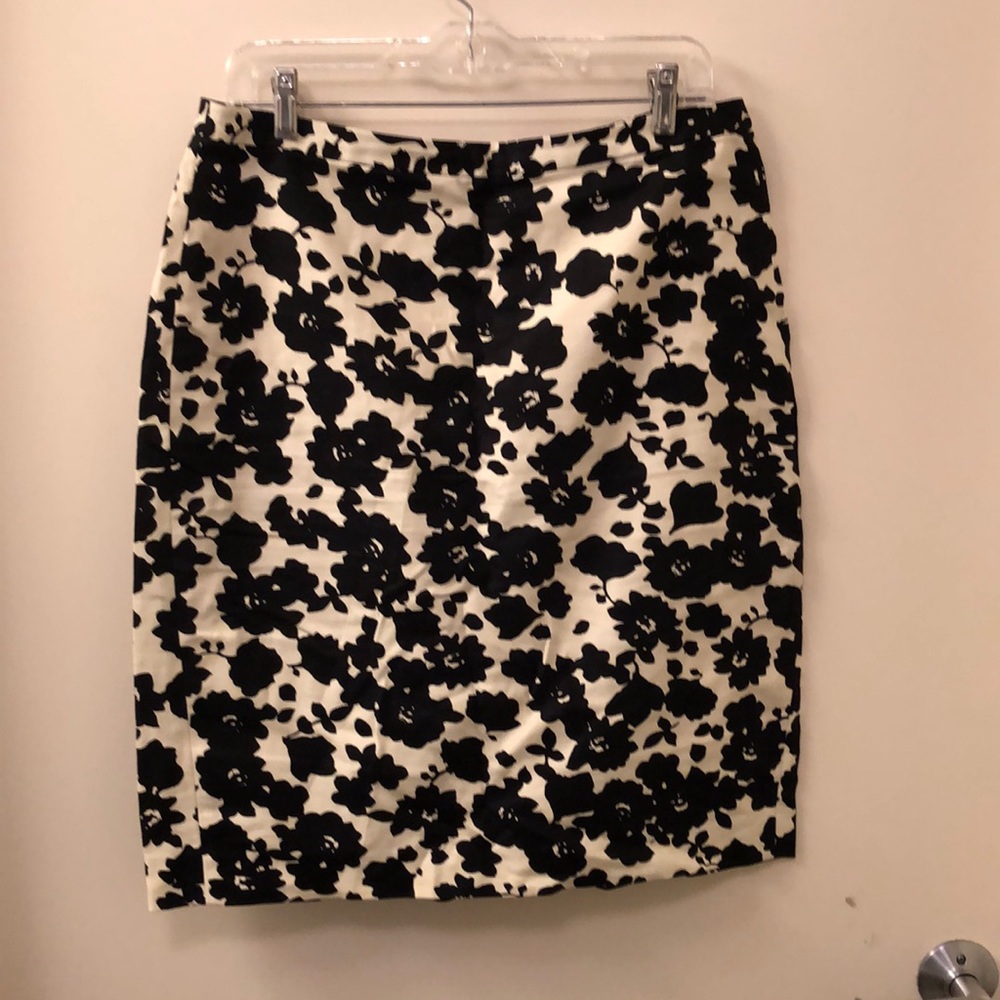 Loft black and white floral pencil skirt